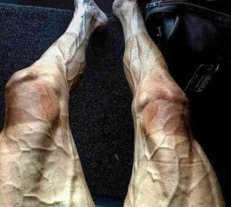 Jambes très affutées d'un cycliste